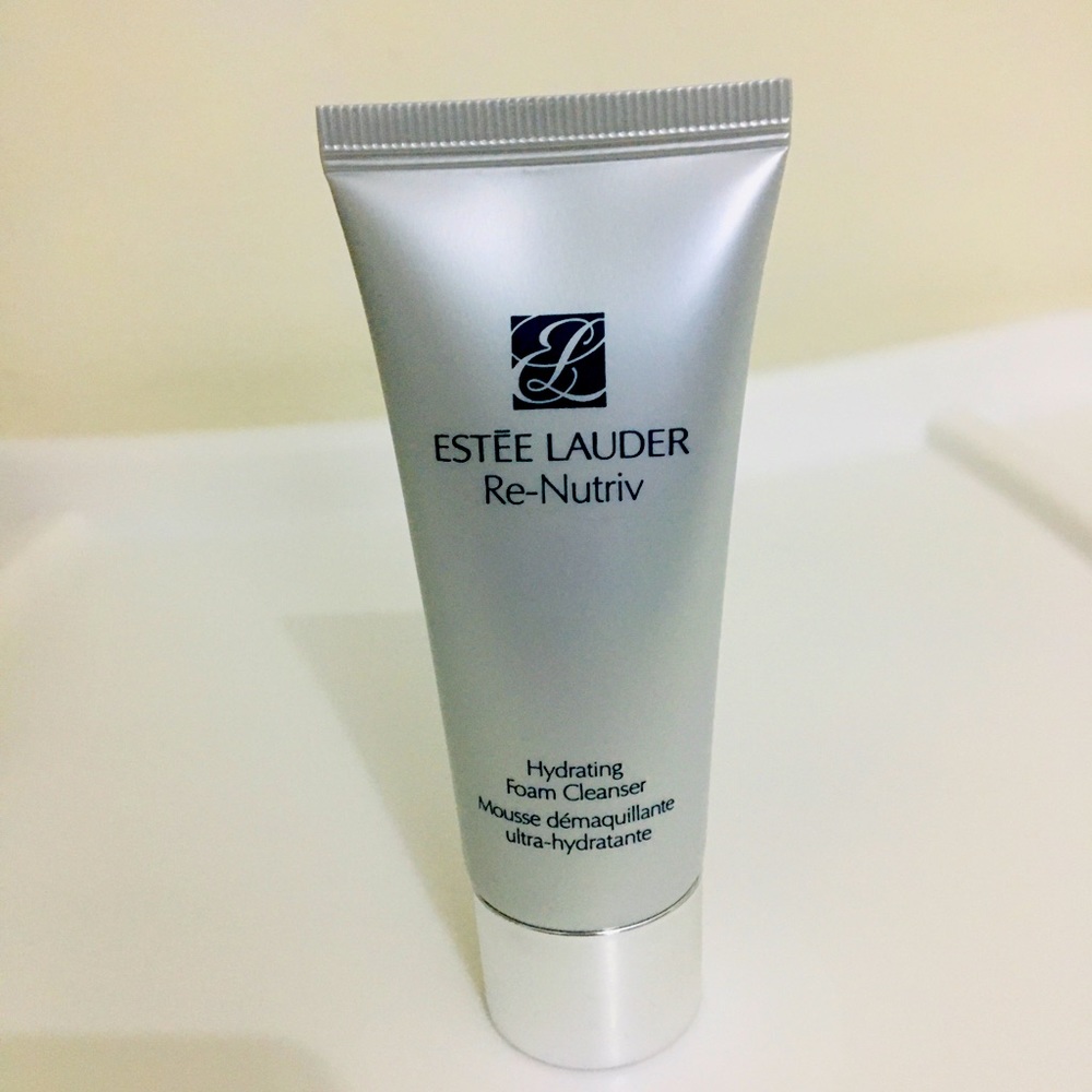 Estée Lauder Re-Nutriv Hydrating Foam Cleanser